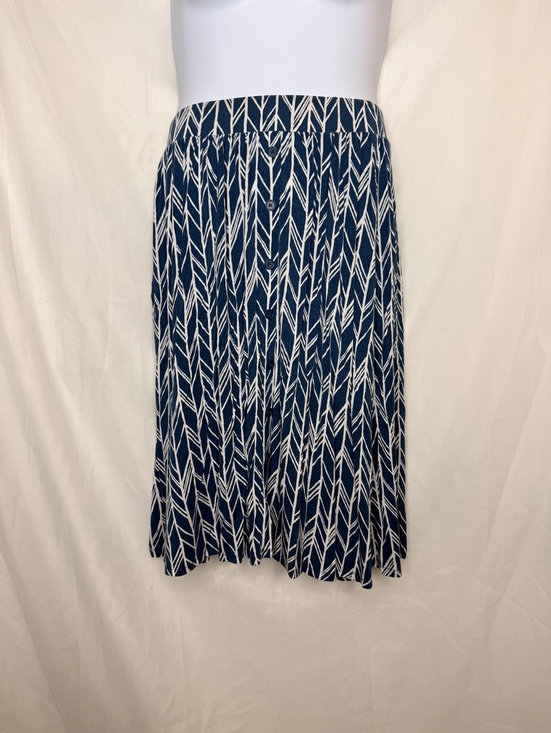 torrid Dresses & Skirts - Torrid Teal Jersey Rayon Geometric Print Button Front Midi Skirt